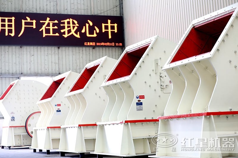 錘式破碎機(jī)車間實(shí)拍圖，多種型號(hào)可供挑選